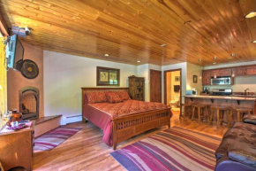 Cozy Streamside Studio - 2 Mi to Taos Ski Resort!